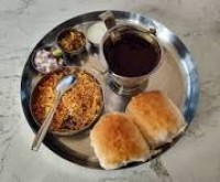 सुरभी मिसळ ताट ( जिलेबी,कोशिंबीर,पापड,बिस्लेरी ,समवेत)